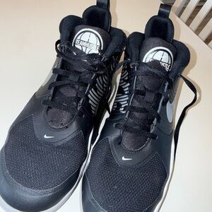 Nike Black Athletic basketball sneakers
